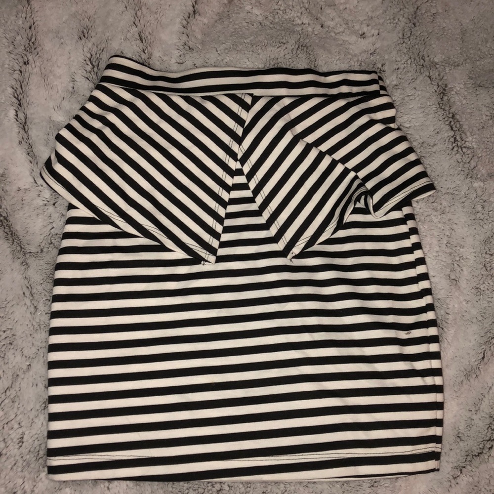 Peplum white and black striped pencil skirt - Picture 3 of 3
